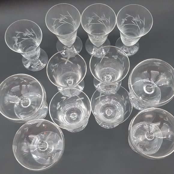 12 Etched Glasses -Wine Glasses and More - Picture 4 of 11